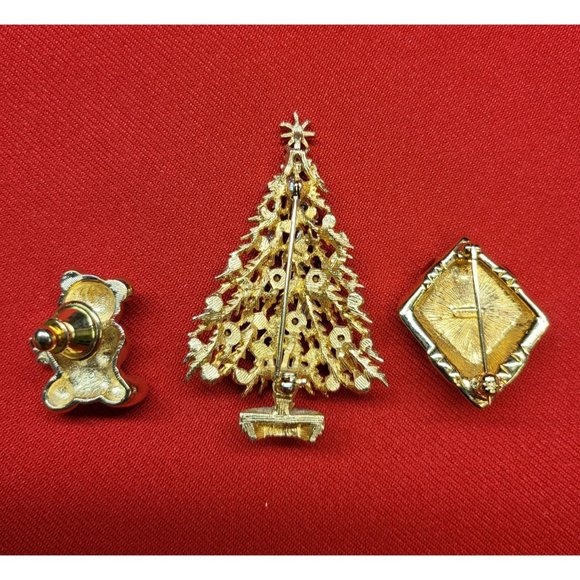 Christmas Pins/ Brooches Set of 3 Christmas Tree, Teddy Bear & Gift Pins - Picture 5 of 12
